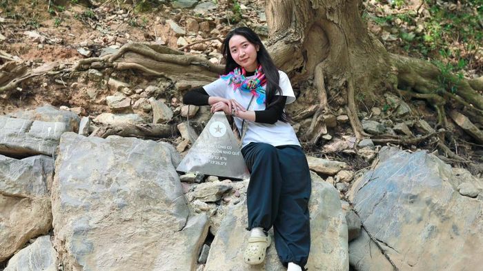 Cô gái Hà Nội 23 tuổi nghỉ việc văn phòng, dành 8 tháng sống từ núi tới đảo