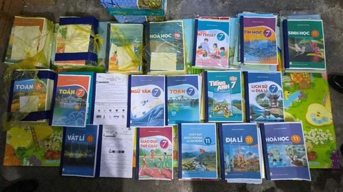 Công an kiểm tra phát hiện cơ sở photocopy ở Ninh Bình in, bán sách giáo khoa trái phép