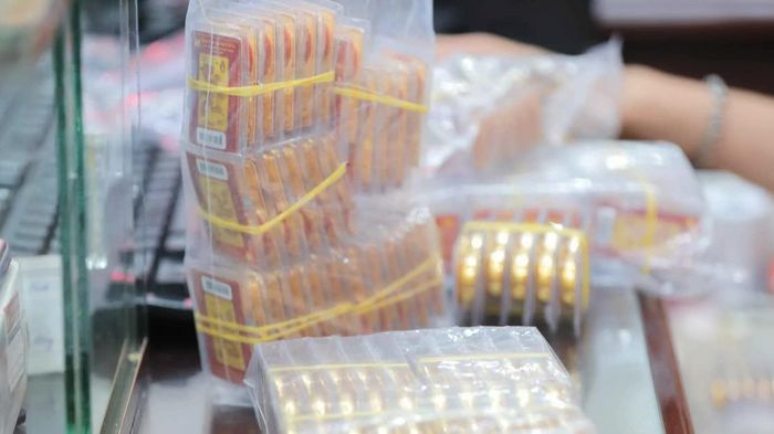 Giá vàng miếng SJC đi ngang, tỷ giá tại ngân hàng biến động nhẹ