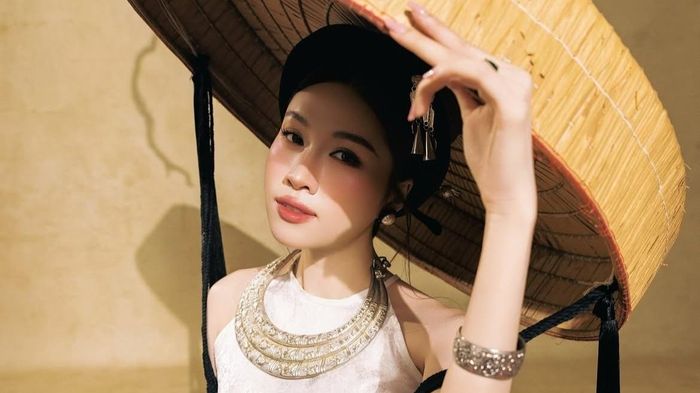 Yếm đào, áo dài xếp lớp 'phủ sóng' MXH dịp Trung thu