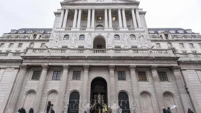 BoE cảnh báo khó duy trì lãi suất nếu giá năng lượng tiếp tục cao