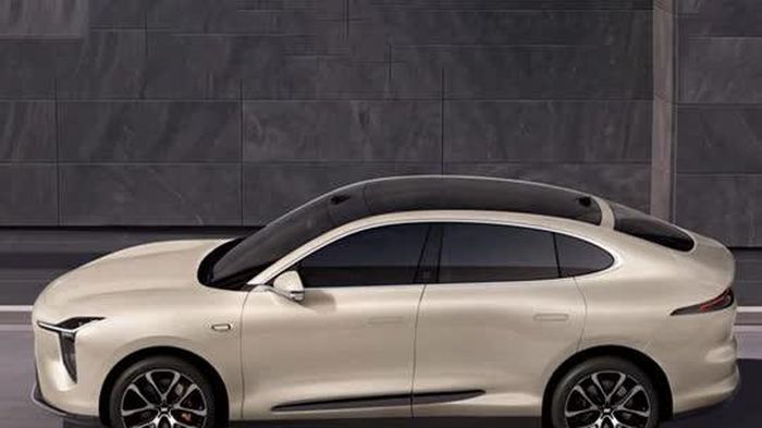 Xe gầm cao công suất 680 mã lực, phạm vi hoạt động 750km, giá chưa tới 800 triệu đồng