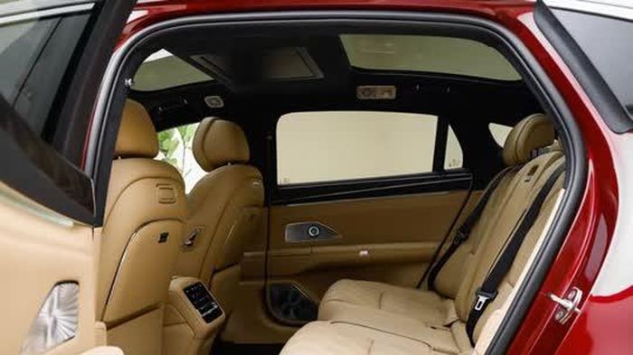 Xe điện dài gần 5,3 mét, mạnh 503 mã lực, giá chưa tới 1 tỷ đồng