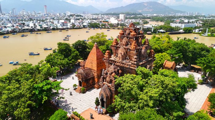 Chiêm ngưỡng kiến trúc độc đáo của di tích ngàn năm tuổi ở Khánh Hoà