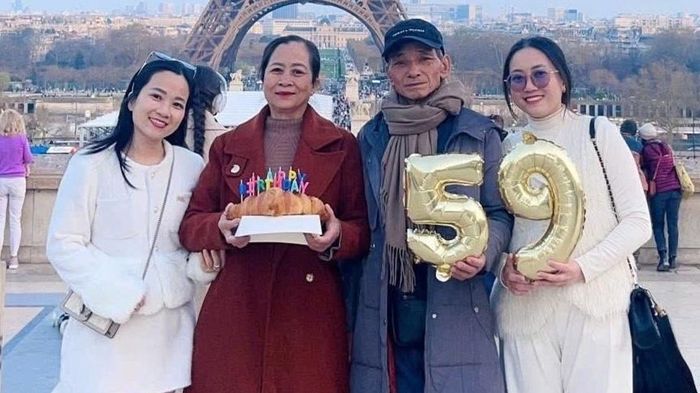 Con gái 2 năm dành dụm 400 triệu, đưa bố mẹ du lịch 10 nước châu Âu