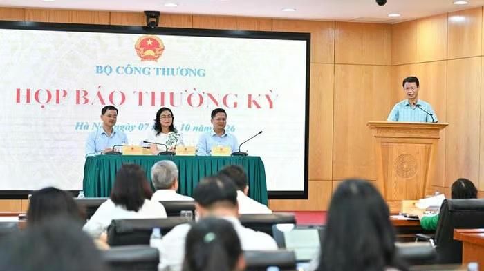 Bộ Công thương nói về việc dùng chung trạm sạc xe điện
