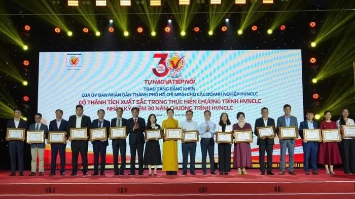 Khai mạc Lễ hội Kỷ niệm 30 năm Hàng Việt Nam chất lượng cao: 'Tự hào và tiếp nối'