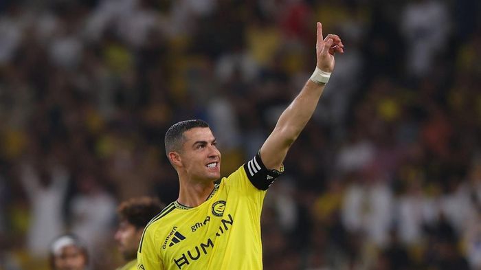 Ronaldo cán mốc 980 bàn thắng, Al Nassr áp sát ngôi đầu
