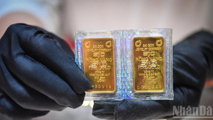 Tuần qua, giá vàng miếng SJC tăng 1,3 triệu đồng/lượng, chuyên gia dự báo lạc quan về giá vàng tuần tới