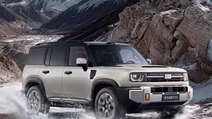 SUV địa hình công suất 1.114 mã lực, giá khởi điểm gần 700 triệu đồng