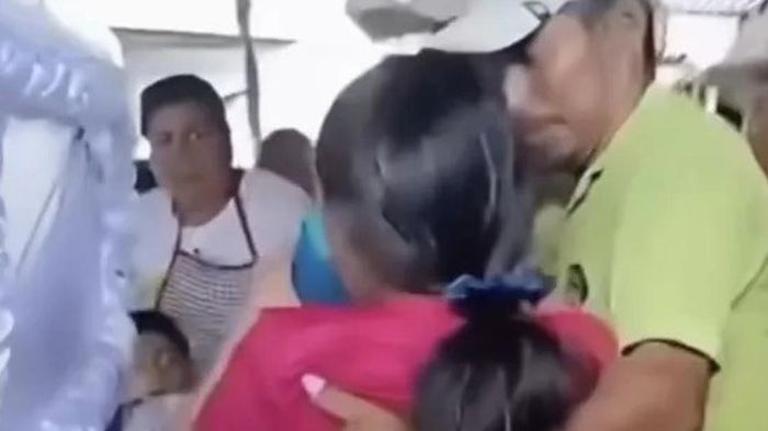 Bé gái 15 tuổi bất ngờ 'sống lại' trong đám tang khiến gia đình sốc nặng