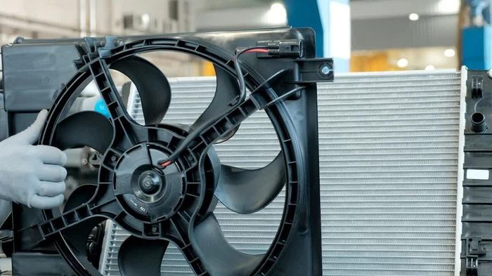 Vì sao nhiều xe ô tô hiện đại sử dụng hệ thống làm mát kín?