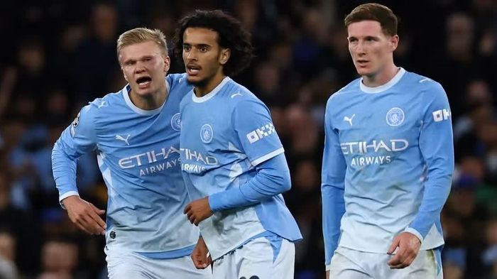 Haaland lập cú đúp, Man City vẫn thua khó tin khi đón tiếp PSG