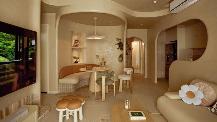Vợ chồng TPHCM sống trong căn hộ hơn 120m2, như chiếc hang trú ẩn