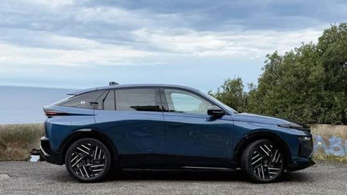 SUV công suất 375 mã lực, giá khởi điểm gần 1,2 tỷ đồng