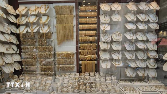 Giá vàng đi xuống khi đồng USD và lợi suất trái phiếu Mỹ tăng