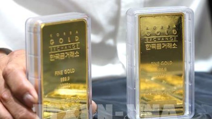 Giá vàng giảm khi giới đầu tư cân nhắc tín hiệu lãi suất từ Fed