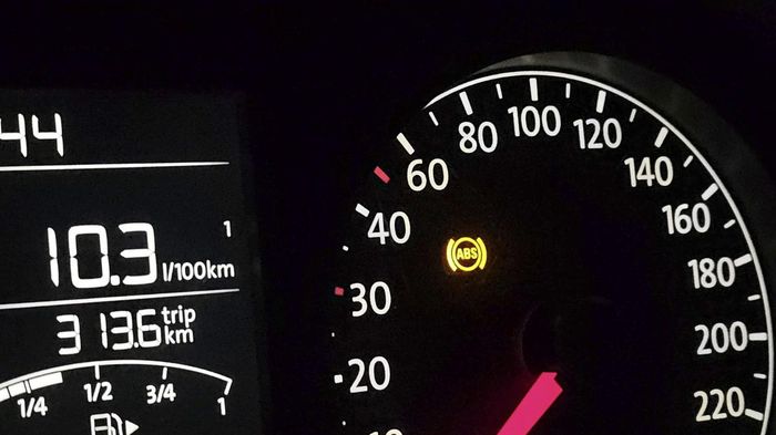 Đèn ABS báo lỗi, ô tô có thể không đạt kiểm định