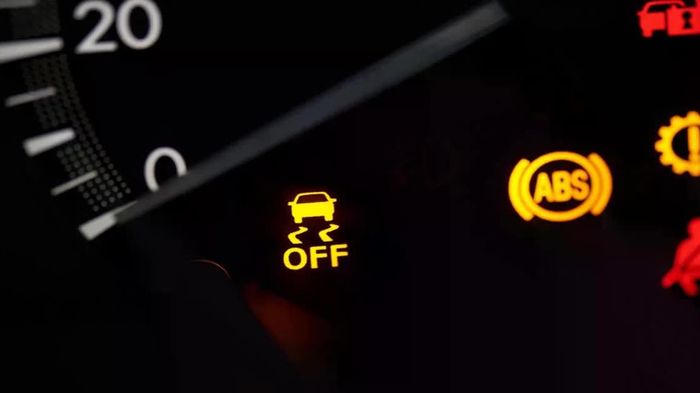 Xe sẽ bị trượt đăng kiểm nếu hiển thị đèn vàng báo lỗi hệ thống ABS
