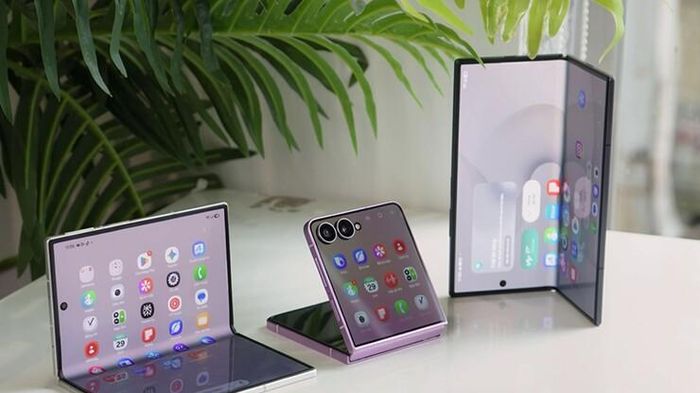 Samsung bất ngờ không cảm thấy lo ngại với iPhone Duo