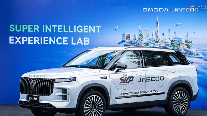 OMODA & JAECOO trình diễn công nghệ đỗ xe thông minh và khoang lái AI