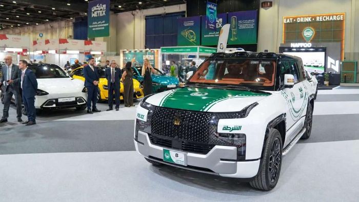 Xe BYD có thể nổi trên nước gia nhập đội xe cảnh sát Dubai
