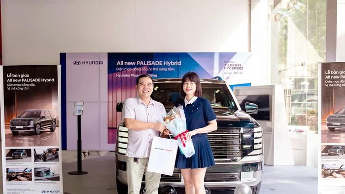 Hyundai Palisade Hybrid 2026 bắt đầu bàn giao khách hàng